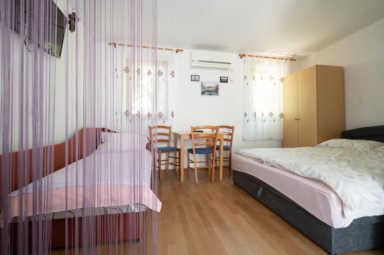 Studio Apartman Ema Gornji Karin Εξωτερικό φωτογραφία