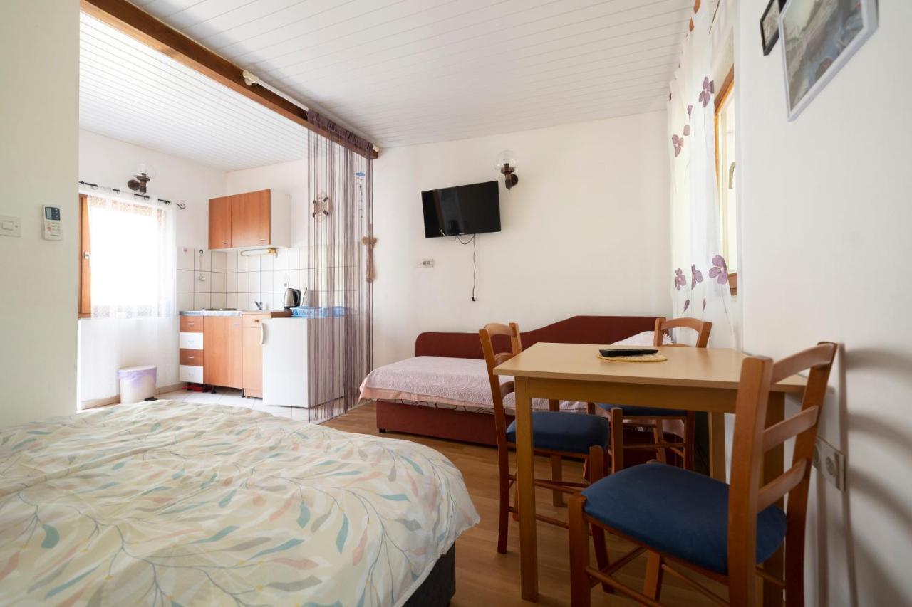 Studio Apartman Ema Gornji Karin Εξωτερικό φωτογραφία